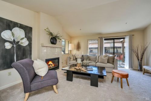 41 Fountain Grove Cir, Fairfield CA  94558-2483 exterior