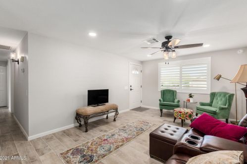 2009 Arrowhead Dr, Chandler, AZ 85224-2765