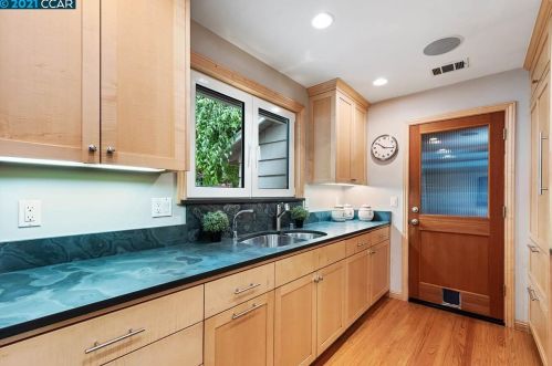 120 Collins Ct, Concord CA  94523-4107 exterior