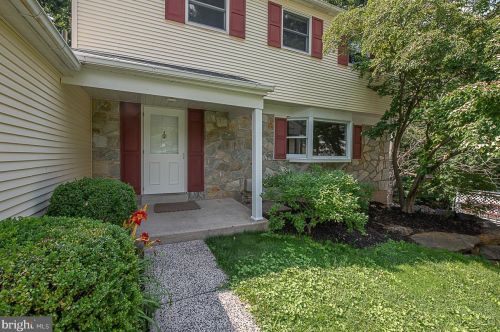 1037 Shearwater Dr, Norristown, PA 19403-2011