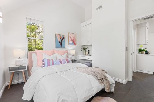 1960 San Ramon Ave, Mountain View CA  94043-2960 exterior