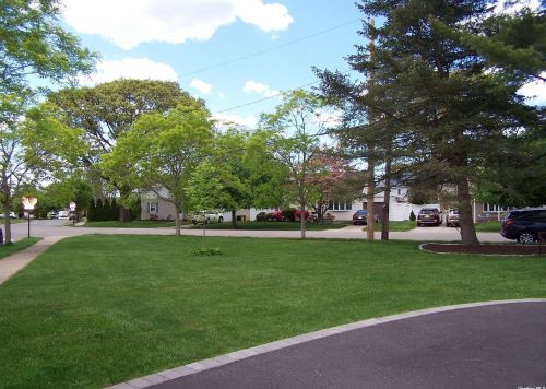 30 Roosevelt Dr, Bethpage NY  11714-5533 exterior