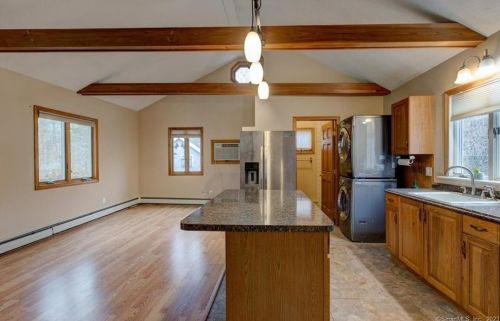 21 Moore Ave, Lyme CT  06371-1216 exterior