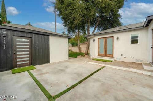 14363 Collins St, Van Nuys CA 91316-1030 exterior