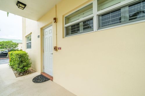 33 Colonial Club Dr, Boynton Beach, FL 33435-8408