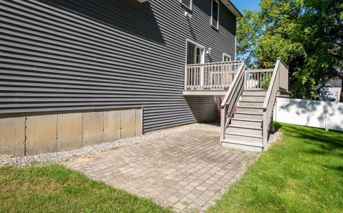 8 Evans Ave, Plaistow NH  03865-2909 exterior