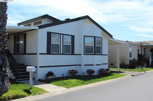 28378 Bradshire Rd, Hayward CA  94545-4818 exterior