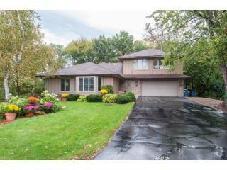 10252 Scarborough Cir, Minneapolis, MN 55437-2515