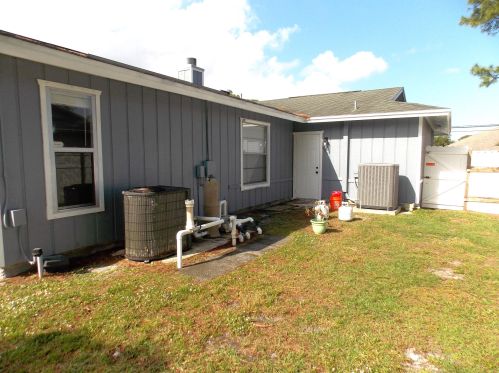 562 Eyerly Ave, Fort Pierce FL  34983-2944 exterior