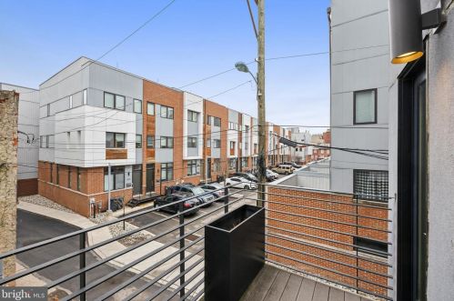 310 Fairmount Ave, Philadelphia PA  19123-2931 exterior