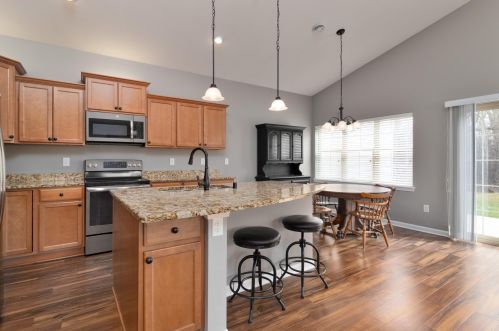 1102 Black Bear Dr, Mukwonago, WI 53149-7705