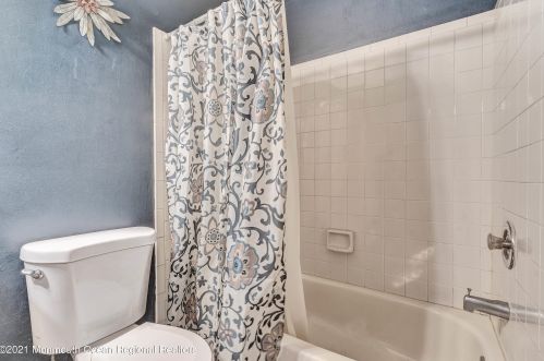 1706 Dahlia Ct, Jackson Twp NJ  08527-4133 exterior