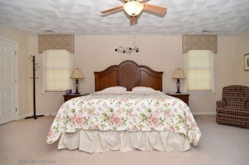 44 Boulevard Ave, Lincoln RI  02865-2108 exterior