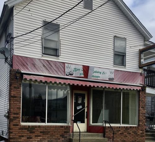 27 Pulaski St, Ware, MA 01082-1491