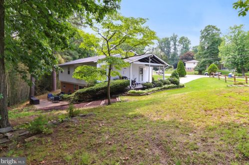 6401 Limerick Ct, Springfield VA  22152-1944 exterior