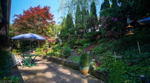 16 Maple Pkwy, Sparta NJ  07871-2011 exterior