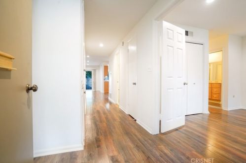 26817 Oak Branch Cir, Santa Clarita CA  91321-1455 exterior