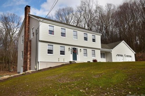 143 Carter St, Manchester, CT 06040-6822
