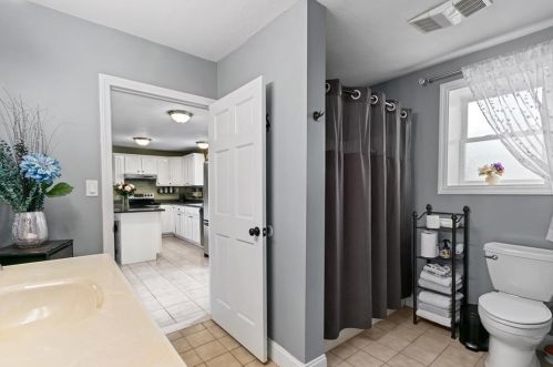 4 Rhode Island Ave, Cumberland RI  02864-5720 exterior