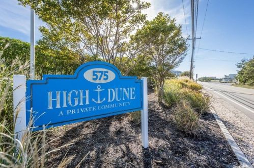 575 Dune Rd, West Hampton Beach, NY 11978-2946