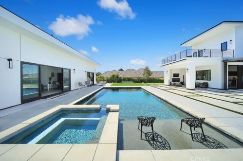 18852 Canyon Crest Dr, Orange CA 92861-2806 exterior