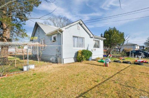 299 Clinton Ave, Roosevelt, NY 11575-1521