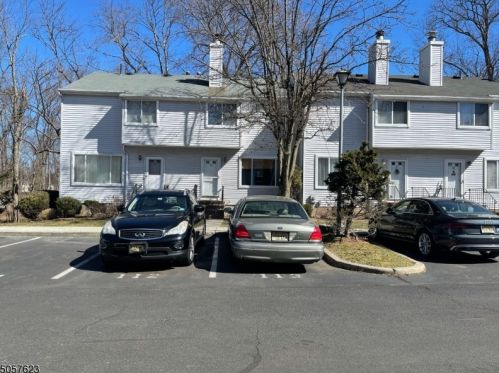 56 Woodland Dr, Roselle, NJ 07203-2464
