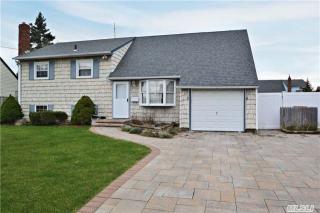1020 Richmond Ave, North Lindenhurst, NY 11757-2218