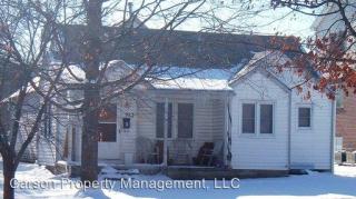 923 Bluemont Ave, Manhattan KS  66502-7827 exterior
