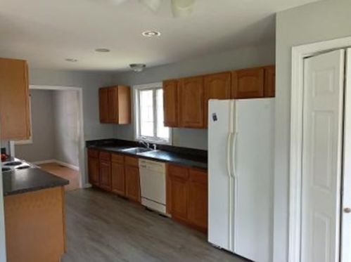 11 Trafton St, Chicopee, MA 01013-1323