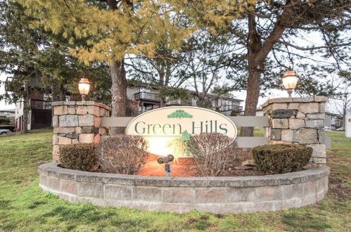 10 Millholland Dr, Fishkill NY 12524-1506 exterior