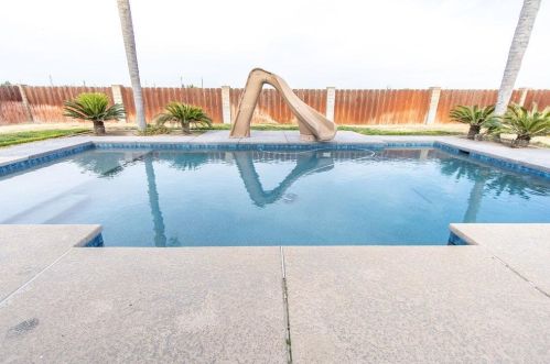 1812 Golf Rd, Turlock CA  95380-9746 exterior