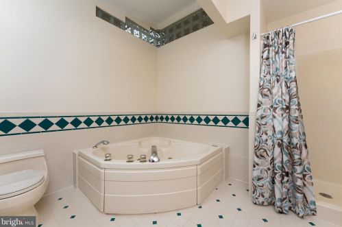 10085 Fox Hound Dr, Nokesville VA  20181-1431 exterior