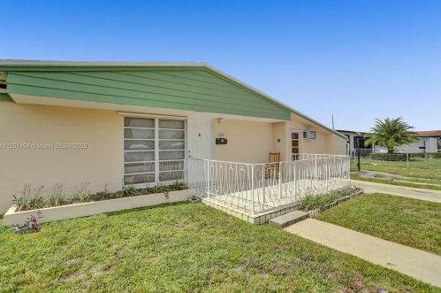 1260 61st Pl, Hialeah, FL 33012-6315