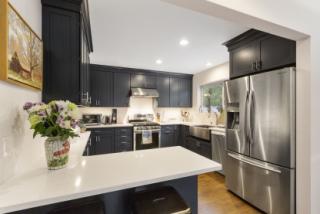 21 Middle Hwy, East Hampton NY  11937-3811 exterior