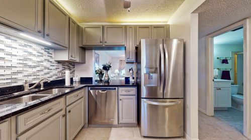 402 Grv Isle Cir, Vero Beach FL 32962-8507 exterior