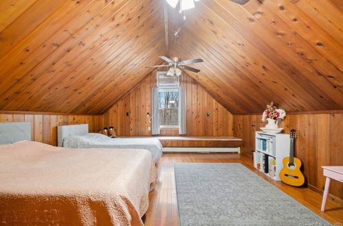 11 Palmer Dr, Gales Ferry CT  06335-1529 exterior