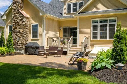 85 Fairway View Dr, Sutton MA  01590 exterior