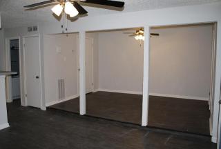 5426 Manchaca Rd, Austin TX  78745-2858 exterior