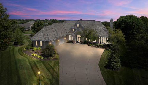 1704 Cedar Bnd, Chenequa WI 53029-8665 exterior