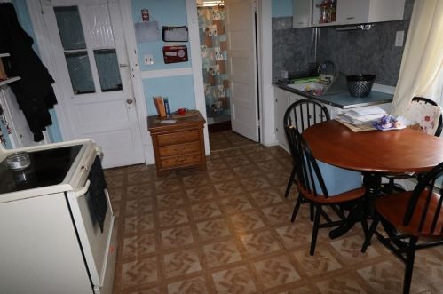 21 Whittier Pl, Chicopee MA 01013-1414 exterior