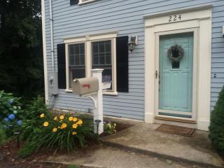 224 Plimpton St, Walpole MA  02081-3713 exterior