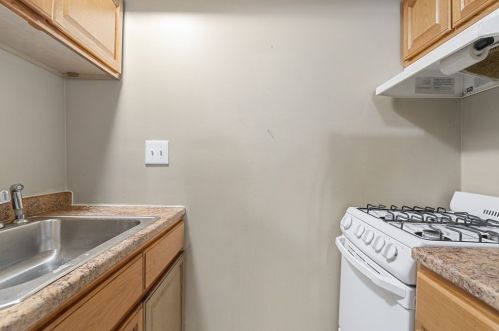 73 Merrifield St, Worcester MA 01605-3018 exterior