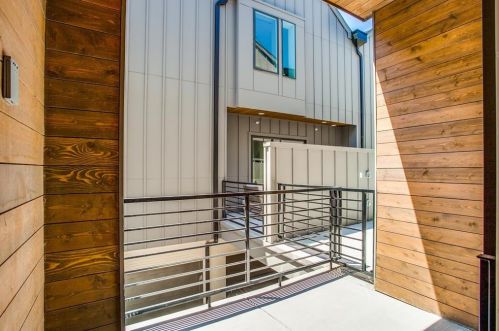 4426 Cabell Dr, Dallas TX 75204-3637 exterior