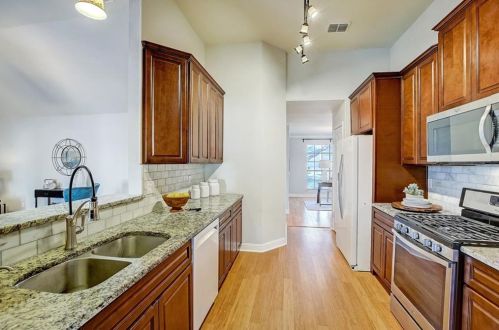 8100 Cahill Dr, Austin TX 78729-6437 exterior