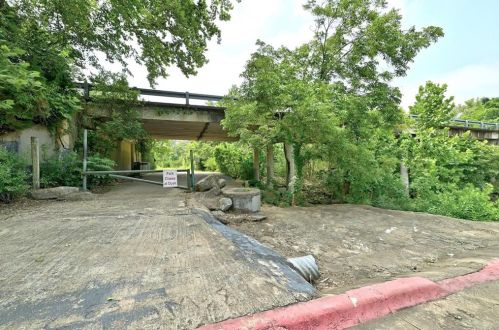 6303 5 Acre Wood St, Austin TX 78746-7125 exterior