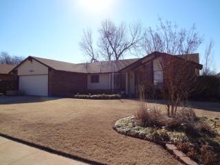 1814 Lakehurst Dr, Norman, OK 73071-1606