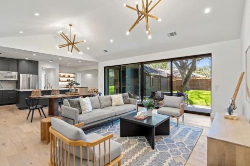 4211 Burney Dr, Austin TX 78731-1207 exterior