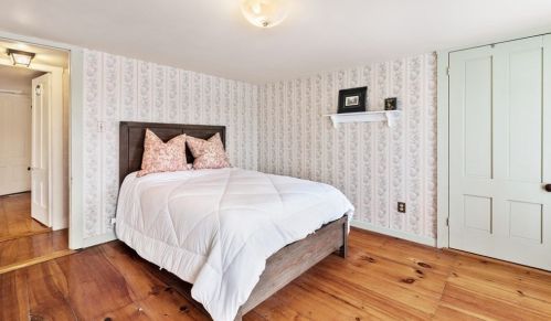 10 Singletary Ave, Sutton MA 01590-1842 exterior