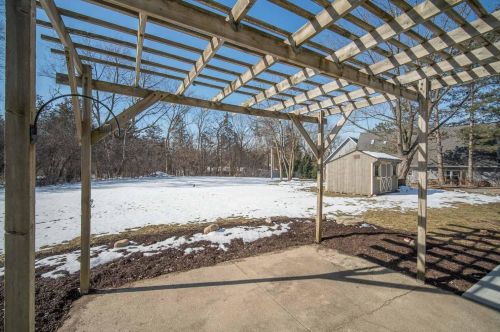 1850 Journeys Dr, Chenequa WI  53029-9367 exterior